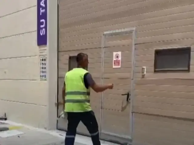 Kartlı ve şifreli personel giriş kapısı