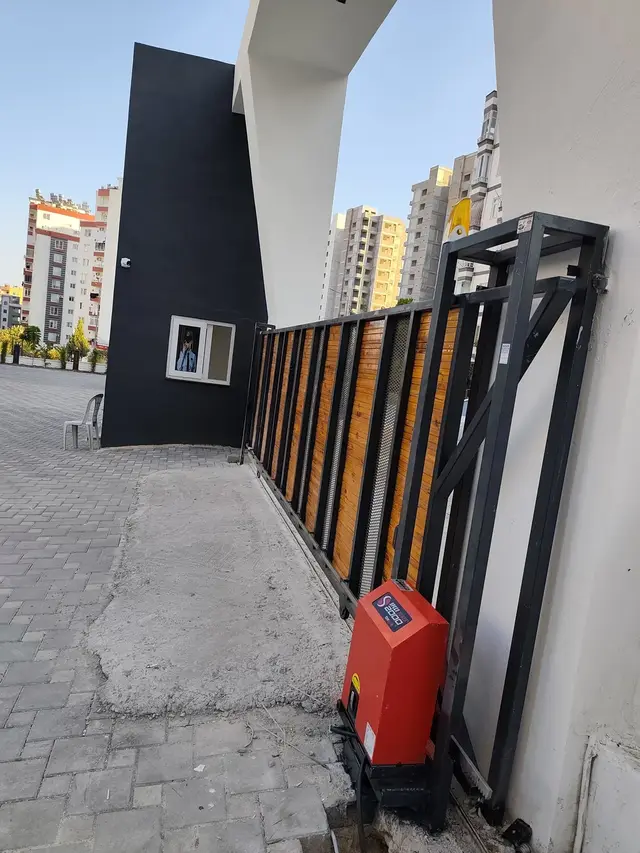Yana kayar kapı motoru ve kremayer
